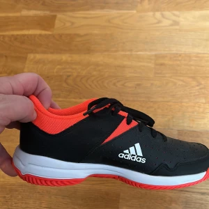 Gympaskor - Nya. Ej använda 