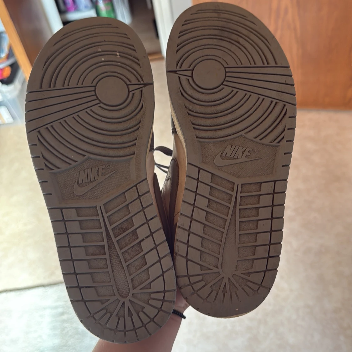 Nike Air Jordan 1 Low i grått och vitt - 2