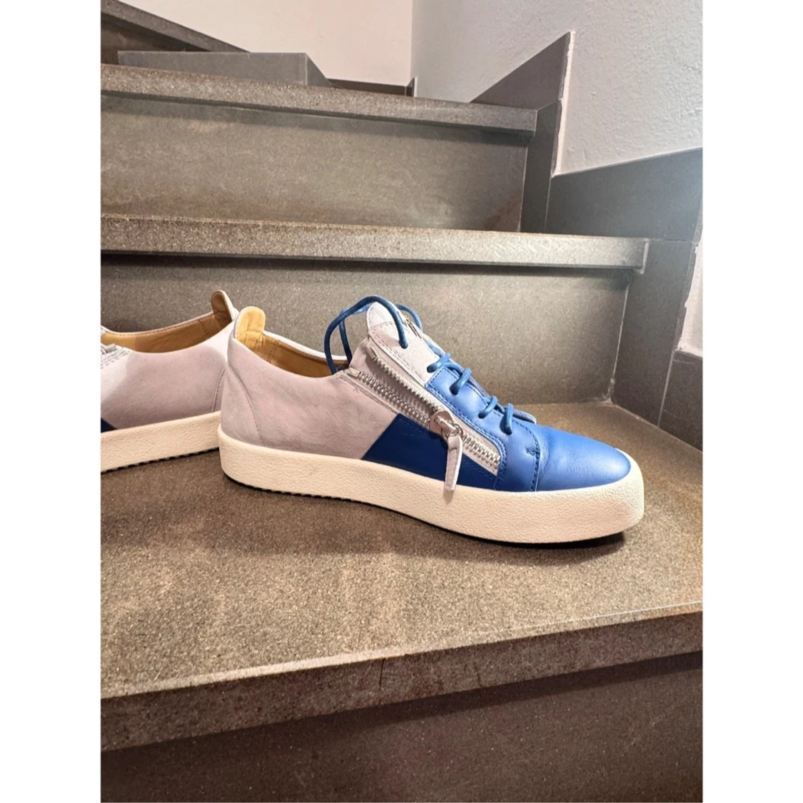 Blå och grå sneakers från Giuseppe Zanotti - 1