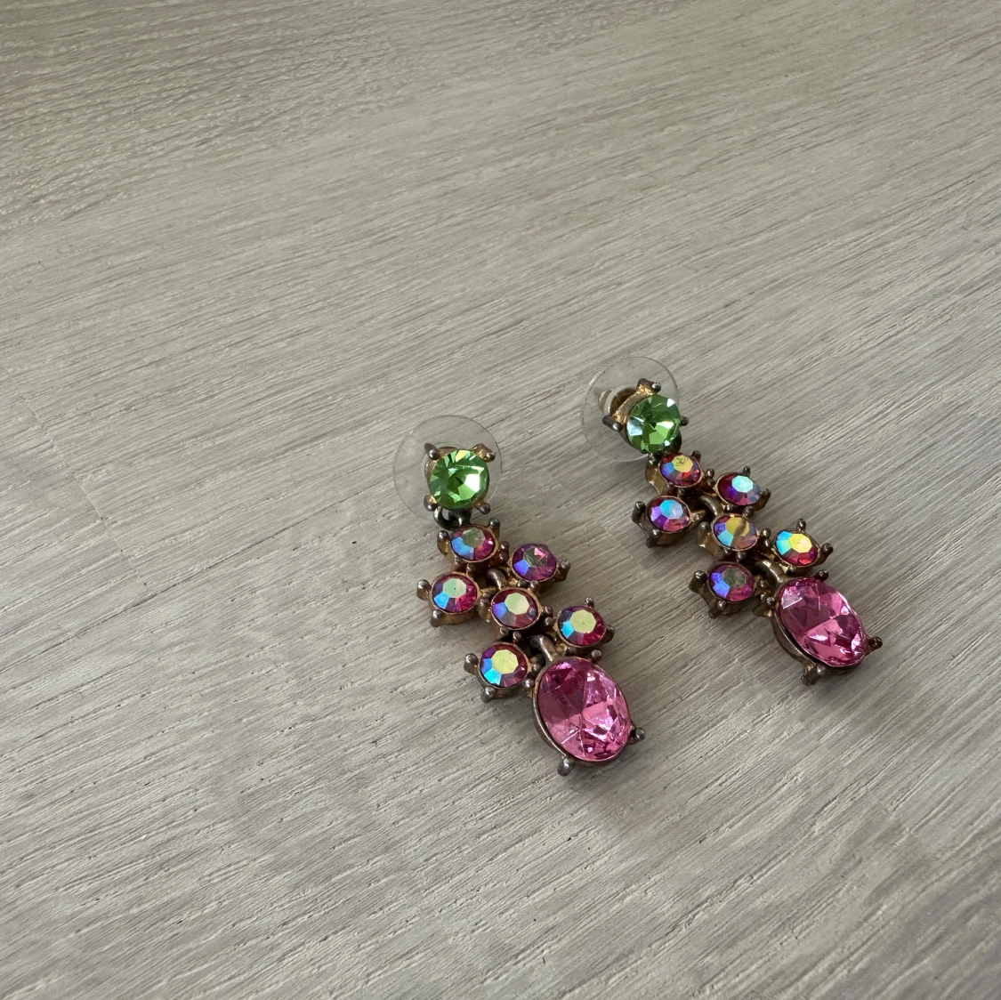 Färgglada statement örhängen med stenar - 1