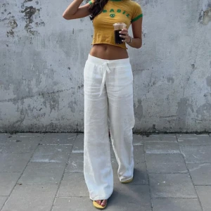 Linnebyxor  - Säljer mina linnebyxor från Alobha som är helt slutsålda på hemsidan, strl S dom är nya med prislapp kvar!💓