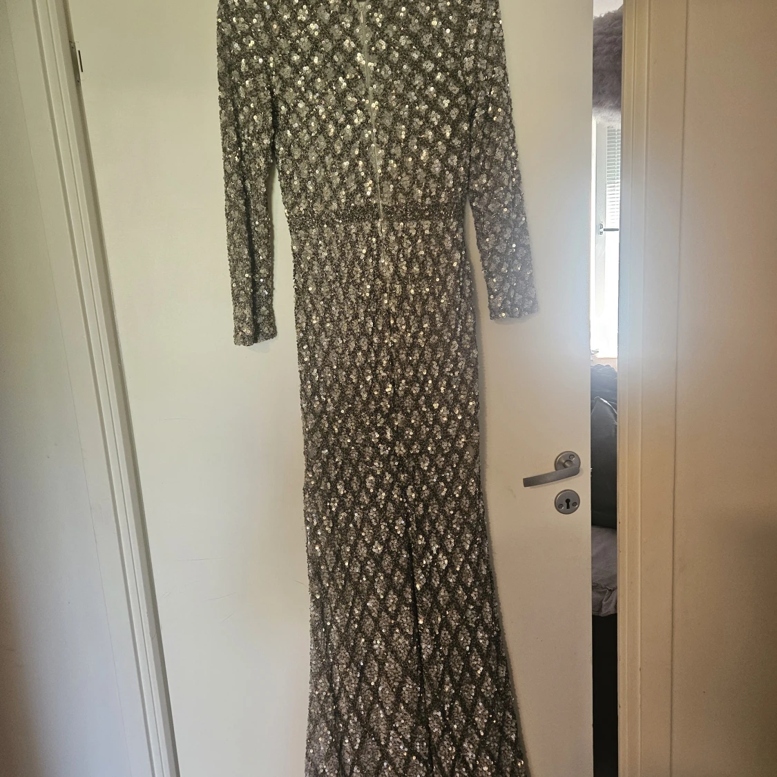 Glittrig långklänning från Mac Duggal - 1