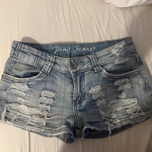 Low waist shorts - Ett par snygga low waisted shrots som inte kommer till användning då de är försmå🥰