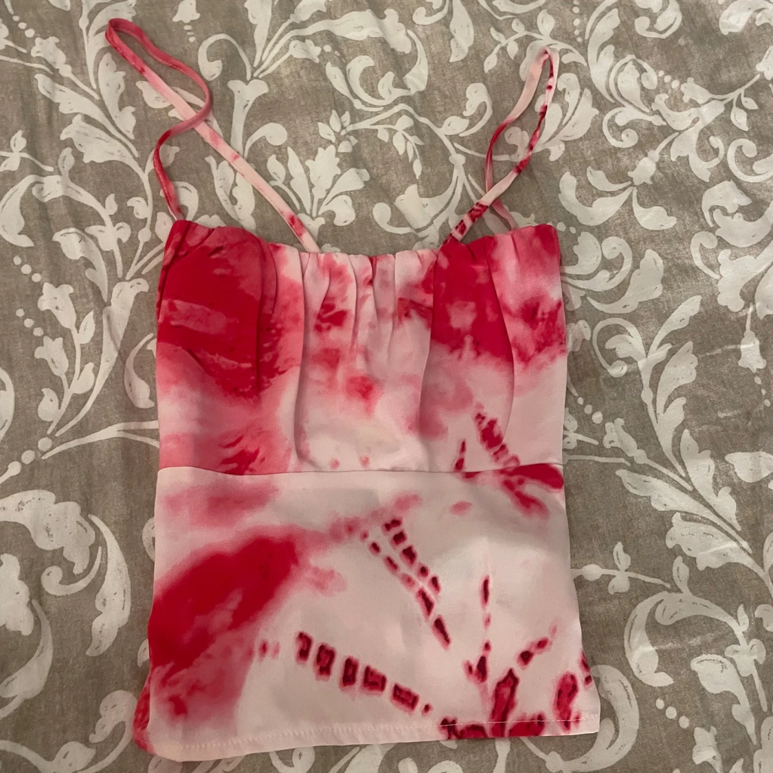 Rosa och vit topp med knytband