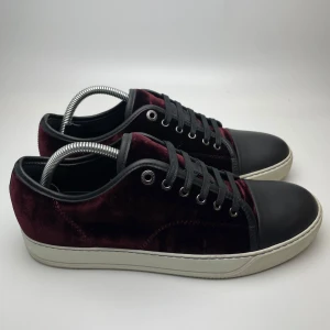 Lanvin skor (nyskick) - Hej! Säljer nu dessa svin feta lanvin skor. Skorna är i mycket fint skick! Använda en gång Har begränsat antal boxar och dustbag. Hör av dig vid frågor