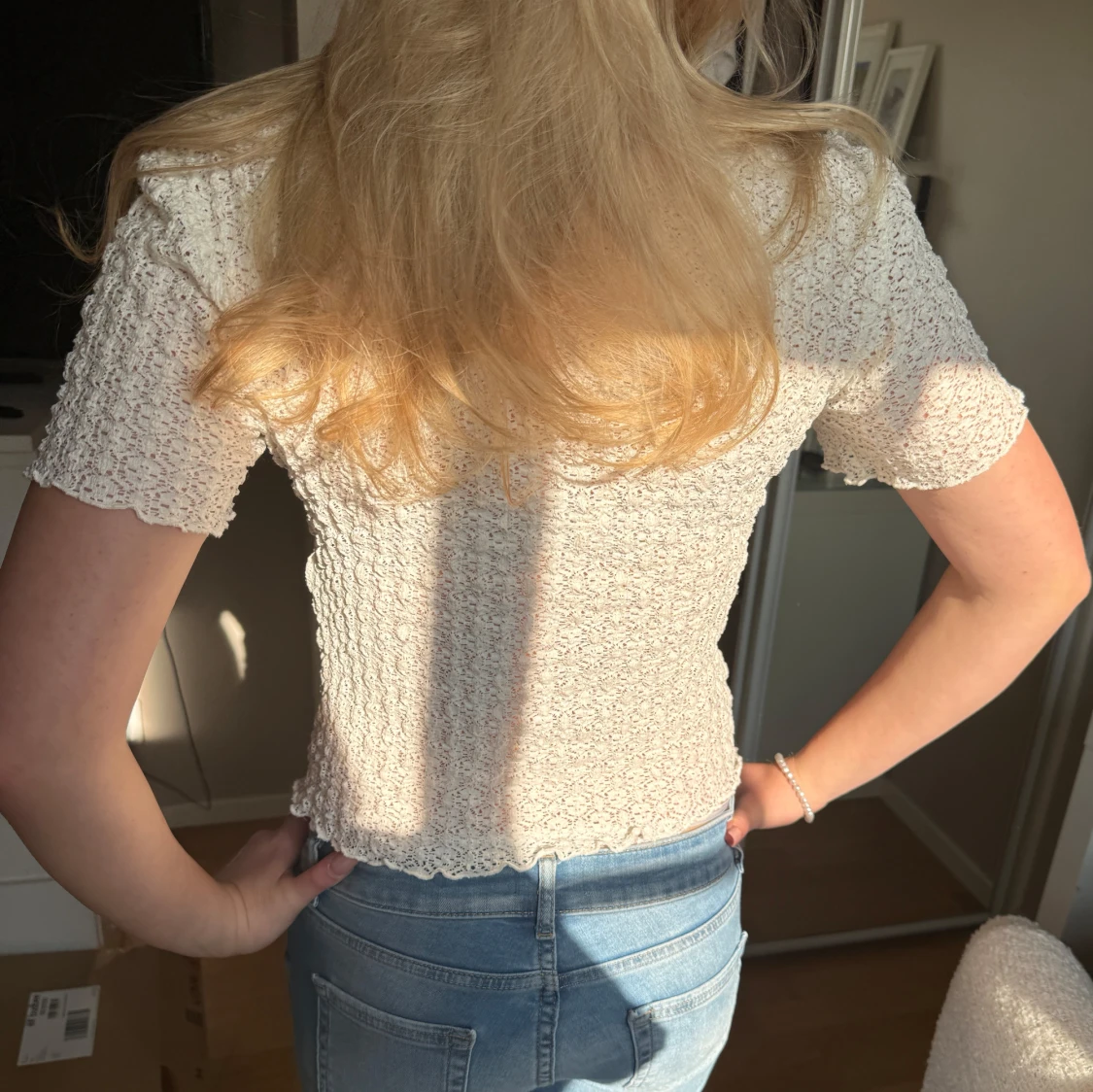 Vit croppad topp med volangkant - 2