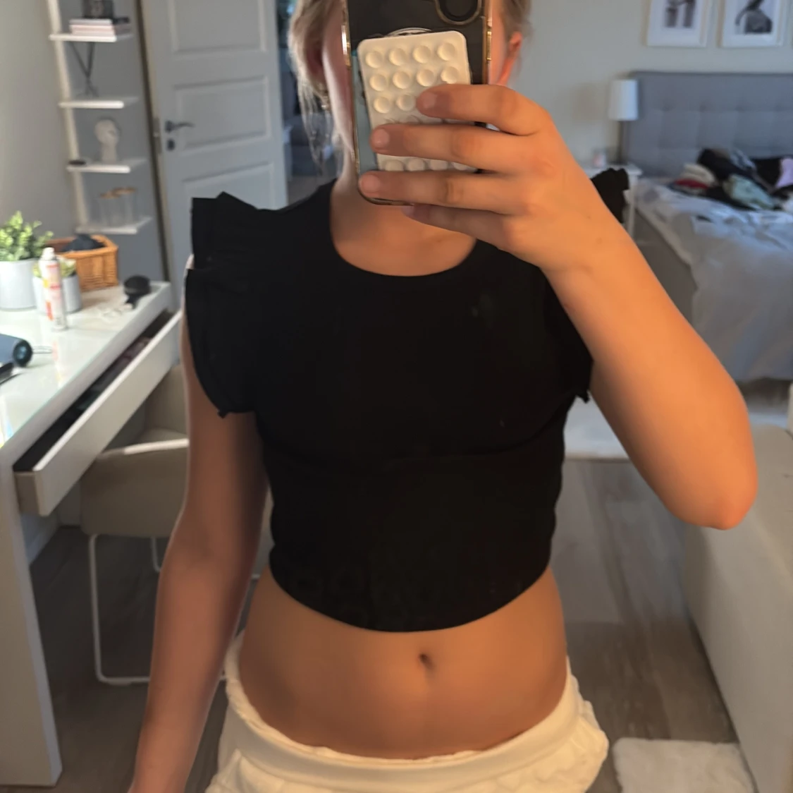 Svart croppad topp med volangärmar från Zara - 3