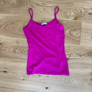 Ros linne från Zara  - Säljer detta perfekta linnet i rosa från Zara i storlek S, aldrig använd!