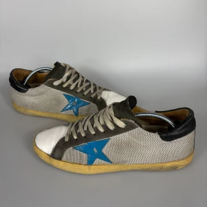 Golden Goose Superstar - Golden Goose Superstar, använda men ändå bra skick! Storlek 42. Hör av er vid frågor!