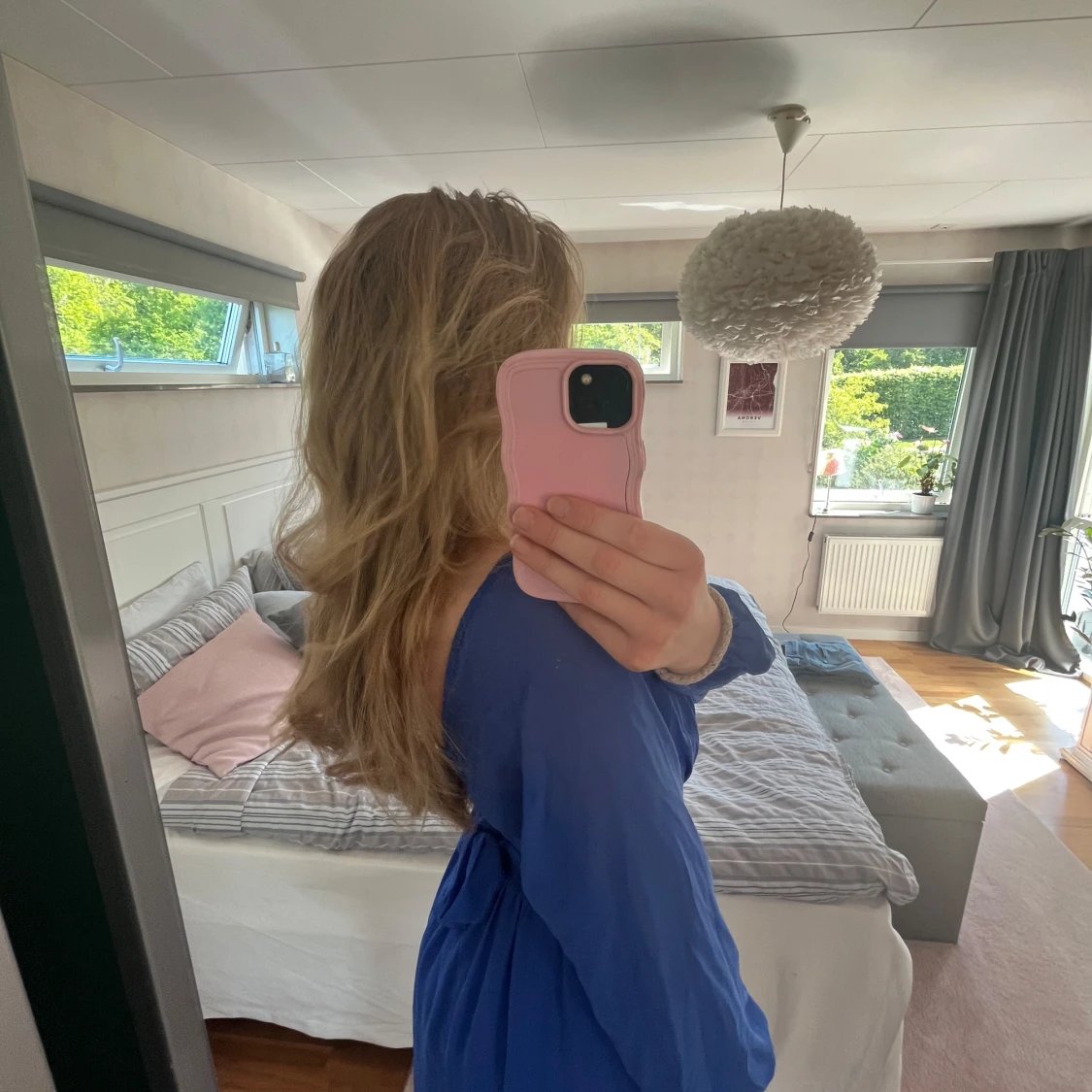 Kort Mörkblå Klänning Med Rosett Bak - 1