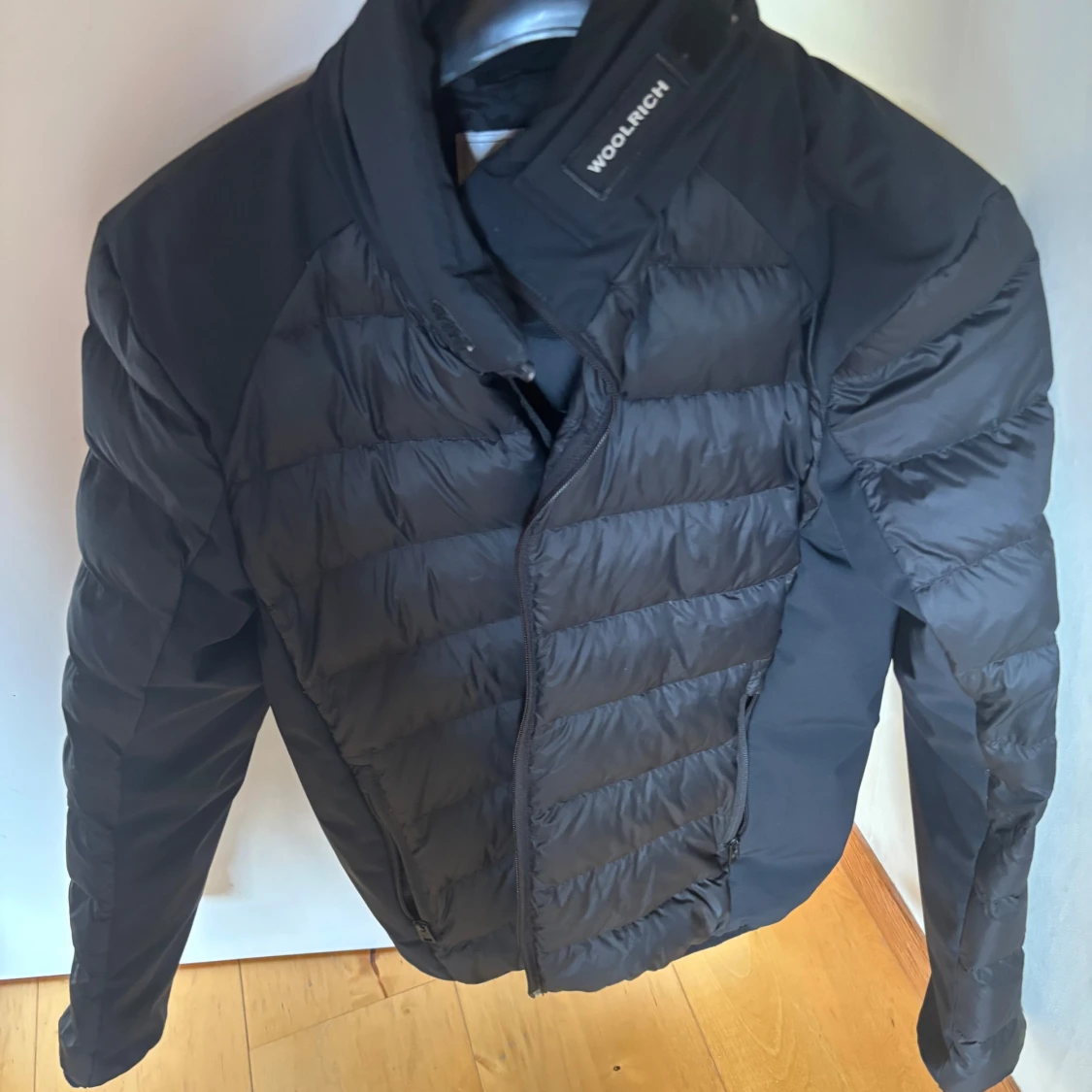 Svart dunjacka från Woolrich