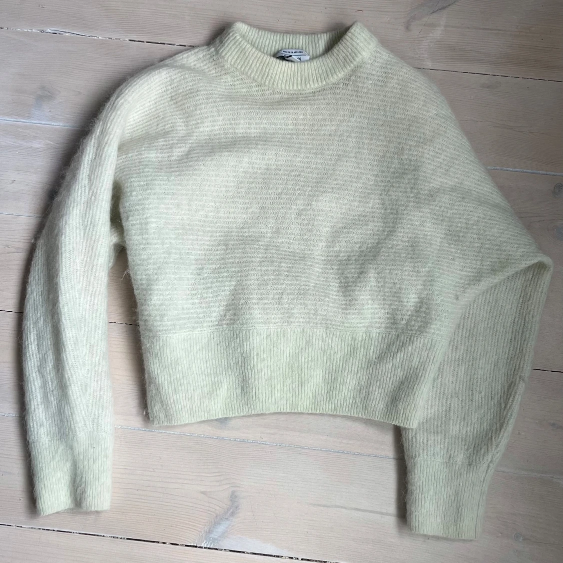 Ljusgrön stickad tröja från & Other Stories