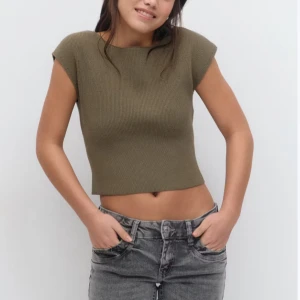 Grön topp - Helt ny med prislapp på