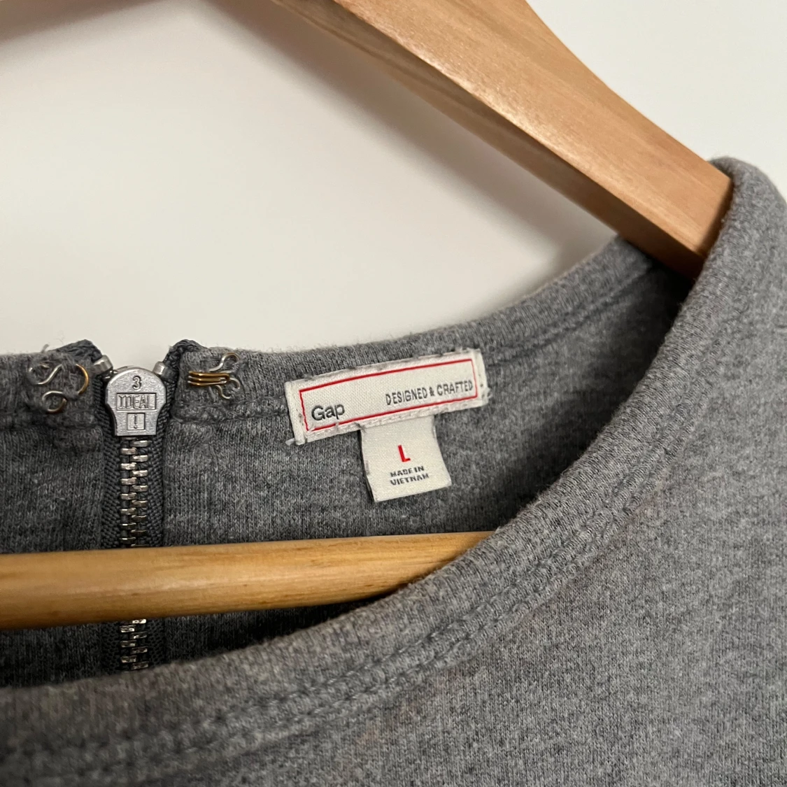 Snygg grå topp  - 1