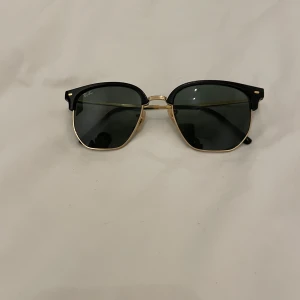  solglasögon från Ray-Ban - Oanvända säls för 1999 får ray-ban men jag har tappat bort paketet. 