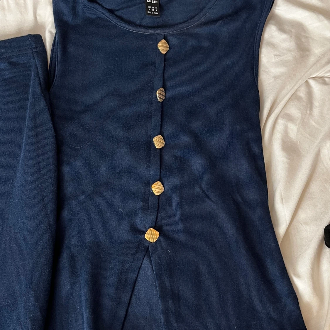 Marinblå set med knappar - 4