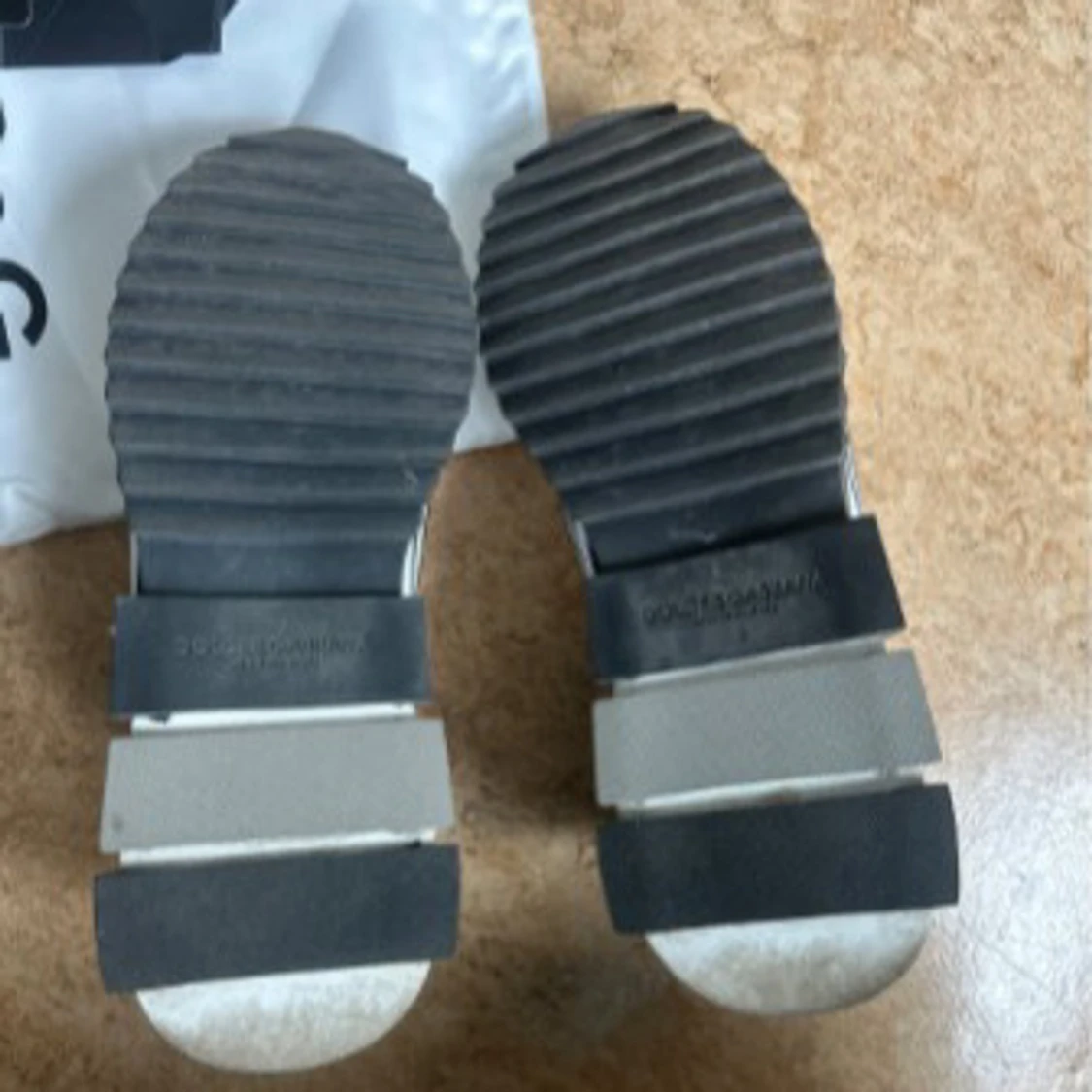 Dolce & Gabbana vita sneakers med svart logga - 3