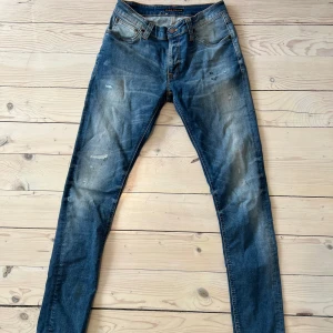 Nudie jeans W29 L31 - Säljer ett par nästan helt nya Nudie jeans endast använda ett fåtal gånger, skriv ett meddelande för fler bilder!