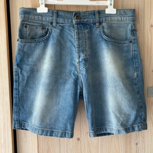 Junk de Luxe jeansshorts - Snygga jeansshorts. Använda ett par gånger, men det finns inga tecken på det. W30. Upphämtning i Stockholm fungerar.