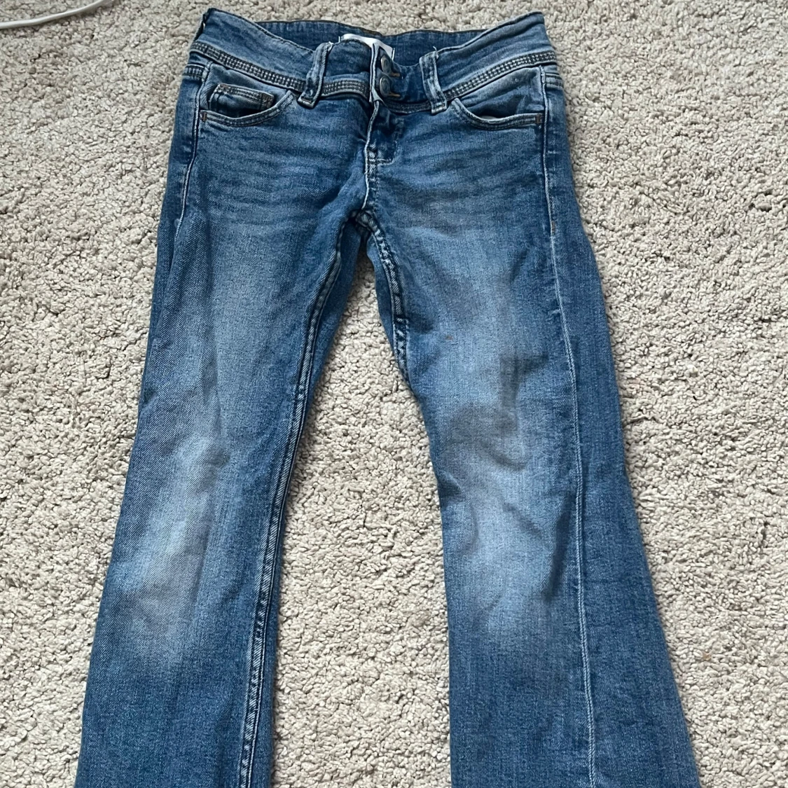 Lågmidjade blå bootcut jeans - 1