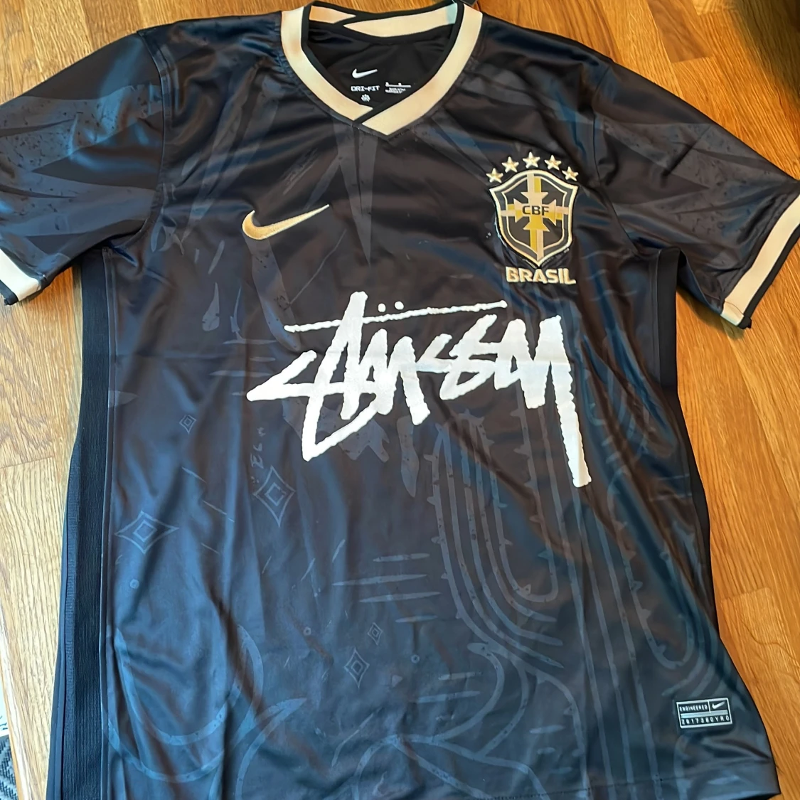 Nike Brasil x Stüssy svart fotbollströja M