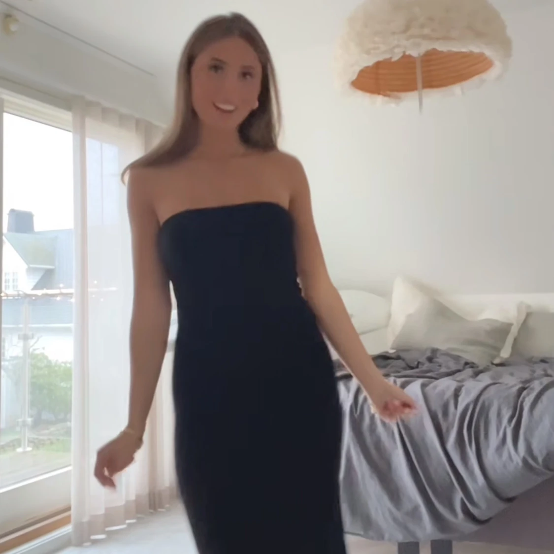 Svart bandeuklänning