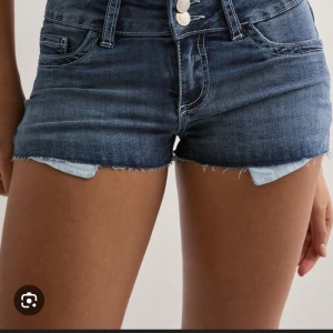 Blå jeansshorts  - Säljer mina nelly shorts i storlek 36 då de inte kommer till så mycke användning. nästan helt oanvända, säljer för 250kr medan nypris är 500kr! 