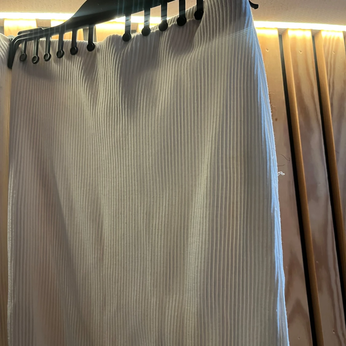 Vit ribbad långkjol från H&M - 1