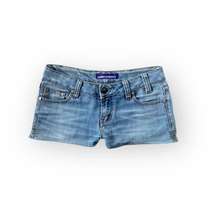 Lågmidjade shorts  - I am selling this lowrise shorts from Jeans Miss sporty by miss sixty, size M (fits like an S, in my opinion) .Measurements: waist across: 36cm and total length: 25cm. Feel free to reach out if you have any questions about other measurements or details! They are sewn into shorts💞