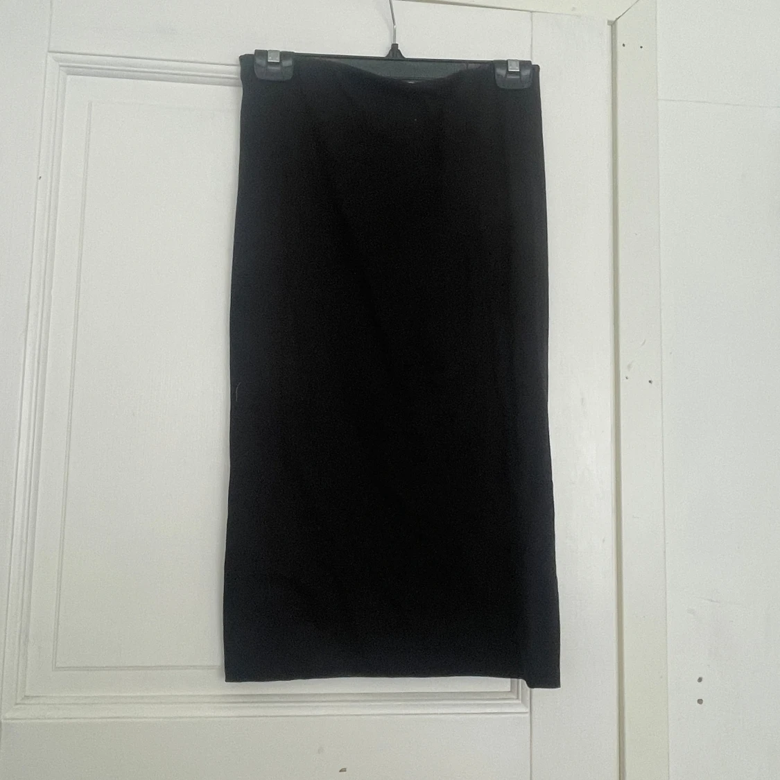 Svart knäkjol från Lindex