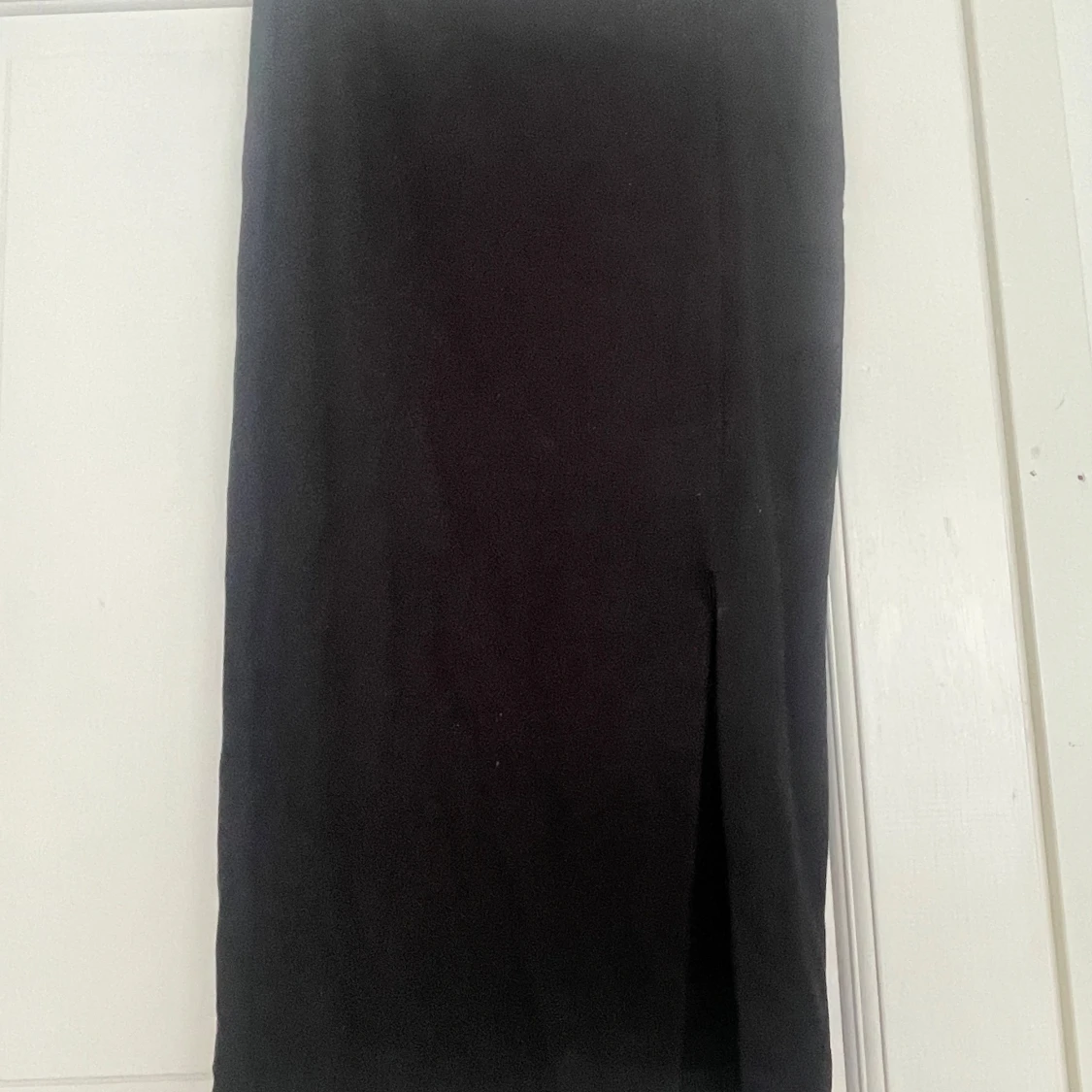 Svart knäkjol från Lindex med slits