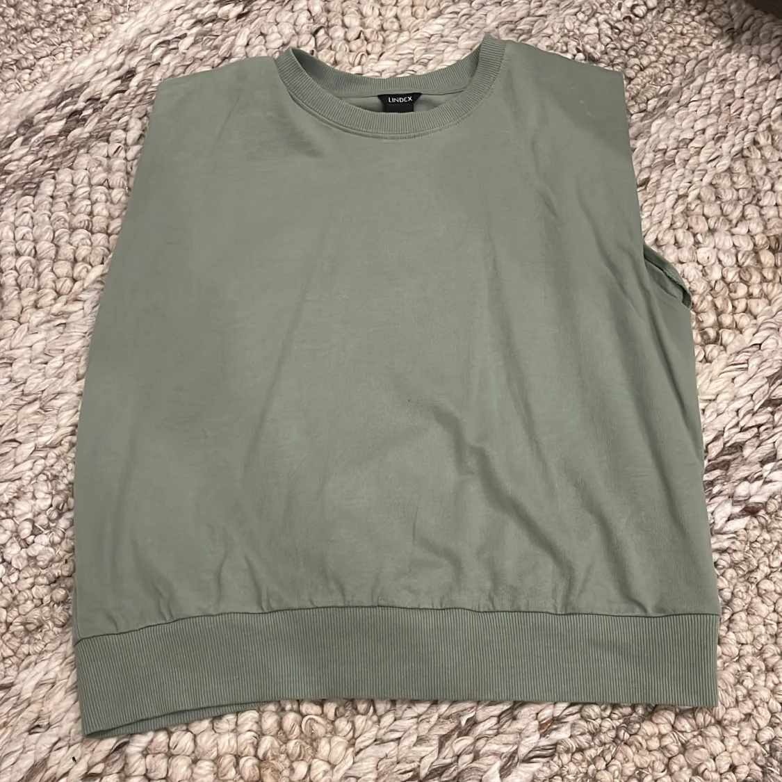 Grön ärmlös väst från Lindex