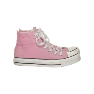 Rosa Converse - Snygga höga sneakers i ljusrosa från märket Converse. Knappt använda! 