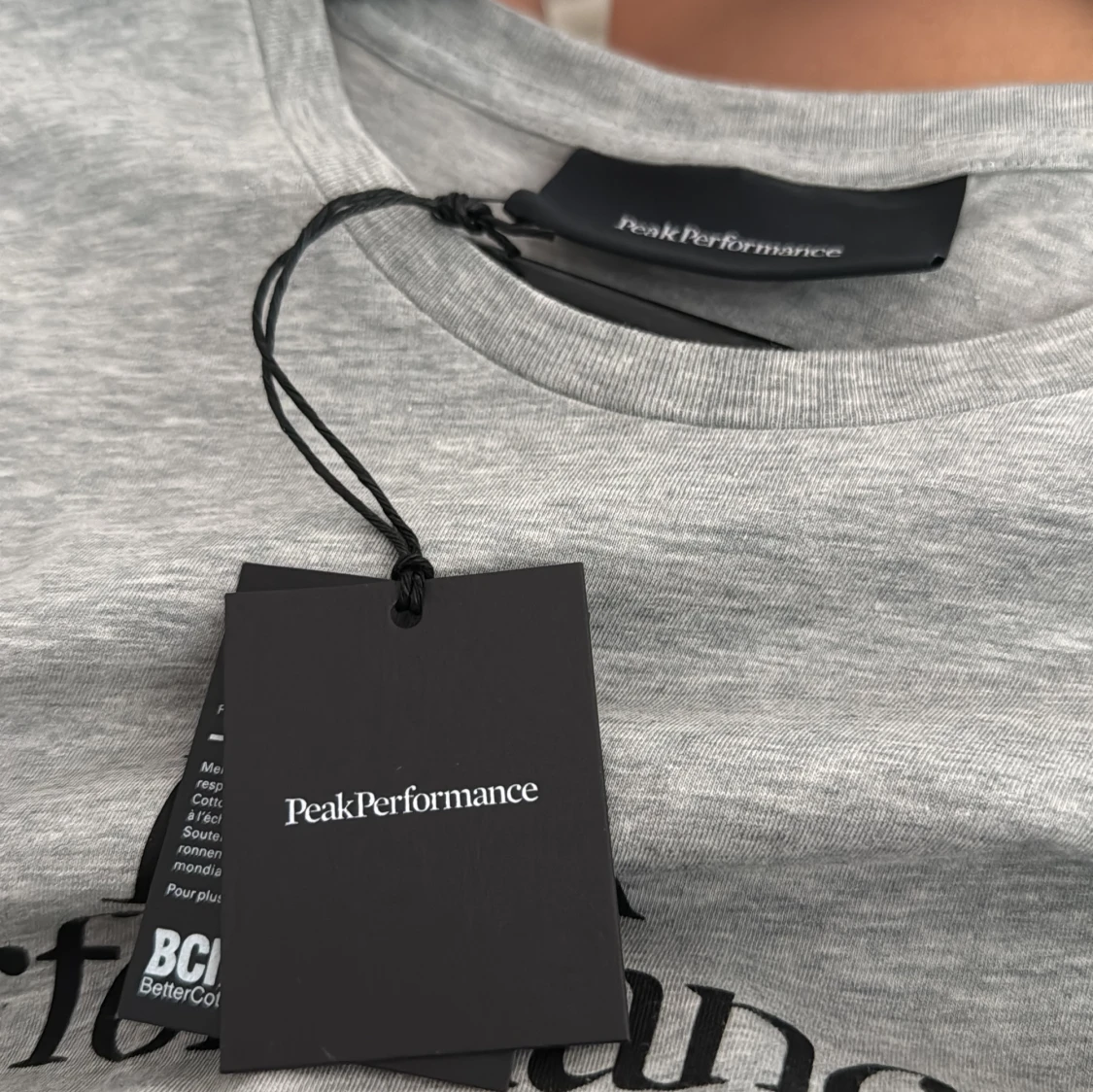 Grå t-shirt från Peak Performance - 4