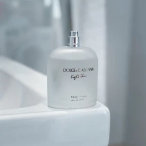 Dolce & Gabbana Light Blue Pour Homme - Dolce & Gabbana, Light Blue Pour Homme. 125ml flaska, mängd avgör själv. Rensar i hemmet. Skickas snabbt📦