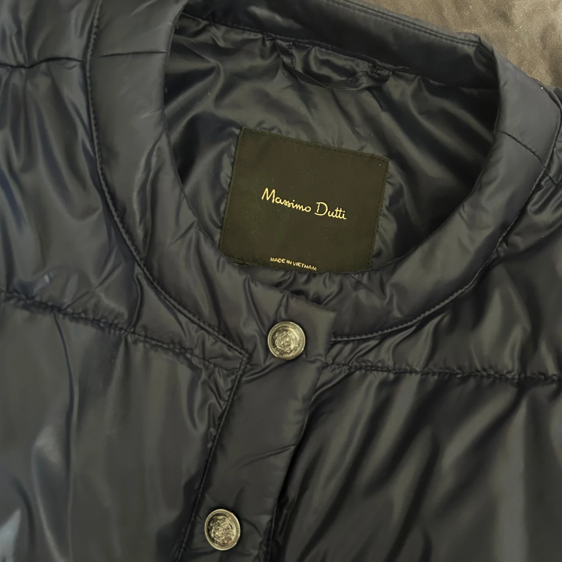 Mörkblå pufferjacka från Massimo Dutti