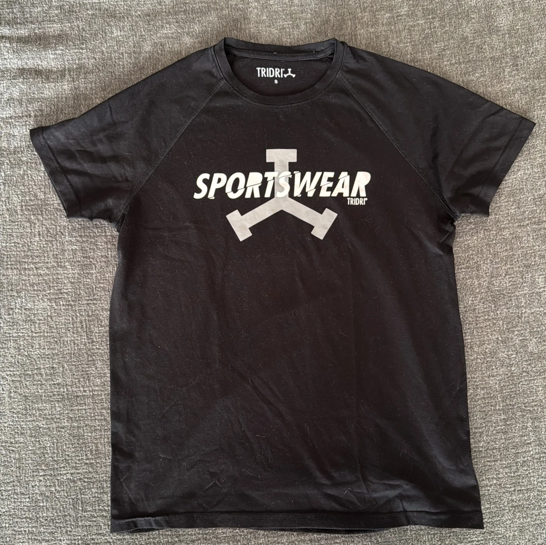 Svart sportig t-shirt från Tridri