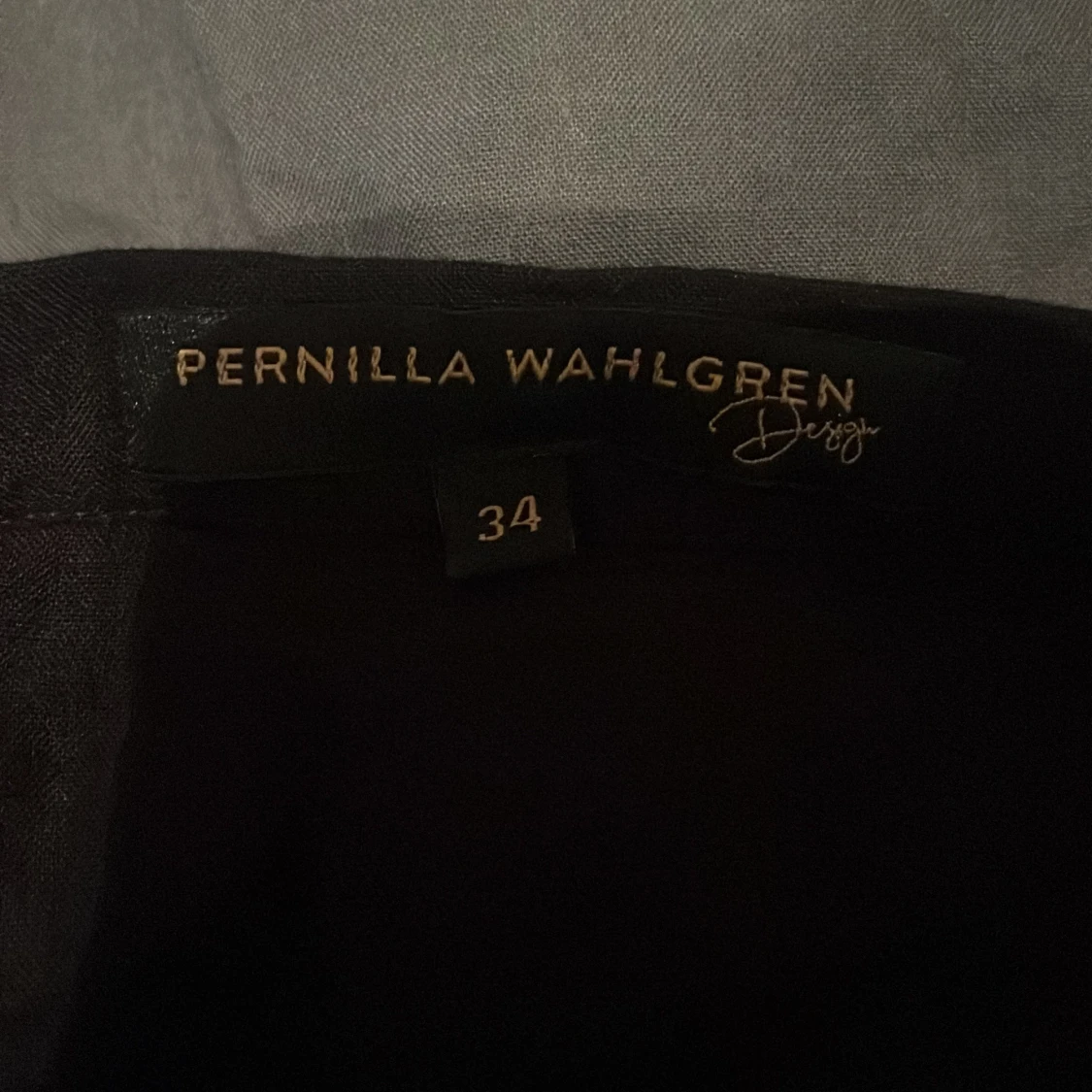 Svart omlottkjol  Pernilla Wahlgren - 2