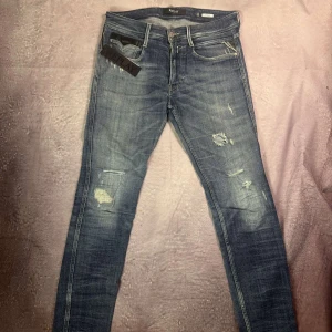 Helt nya replay anbass jeans -  Helt nya jeans | Size 33/34 | fraktar spårbart inom 24 timmar | för att köpa klicka ”köp nu” | vid frågor eller funderingar skriv en meddelande |