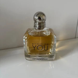 Because its you damparfym - Because its you damparfym, Emporio Armani. EDP 100ml flaska men 90-95ml kvar. 100ml nypris: 1650kr mitt pris: 750!!💕går att diskuteras