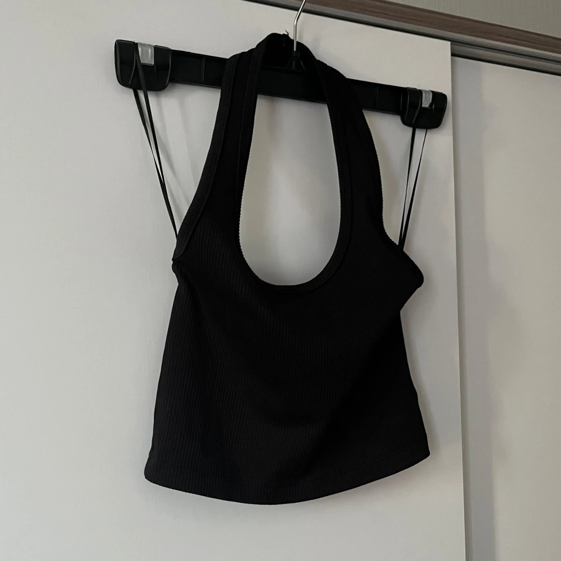 Svart ribbad linnetopp från H&M Divided