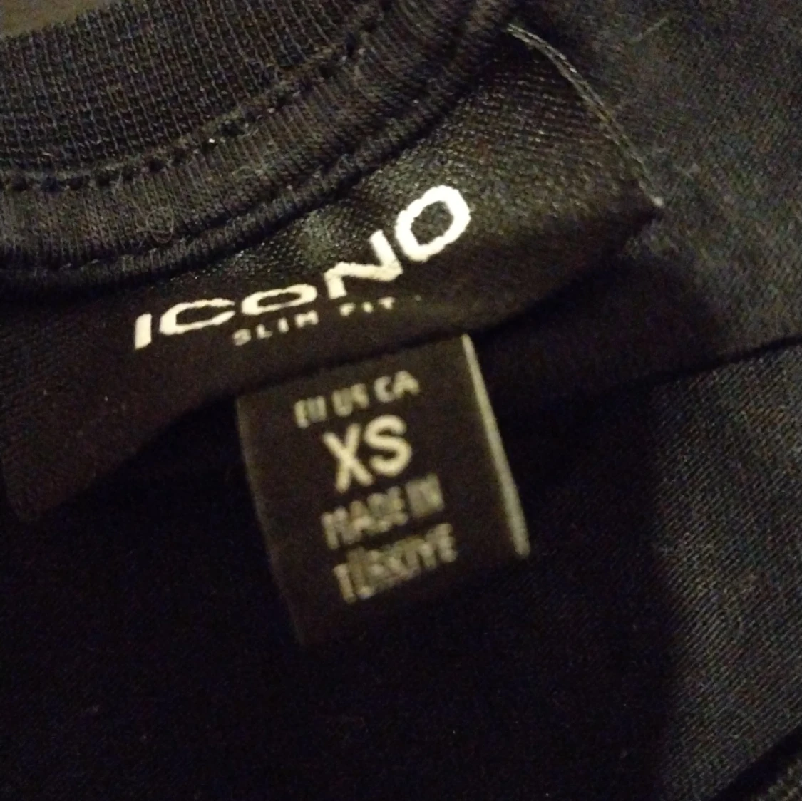 Svart t-shirt med lejonmotiv från Icono - 2