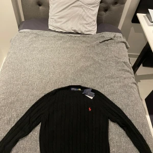 Polo sweatshirt  - Helt ny aldrig använd.