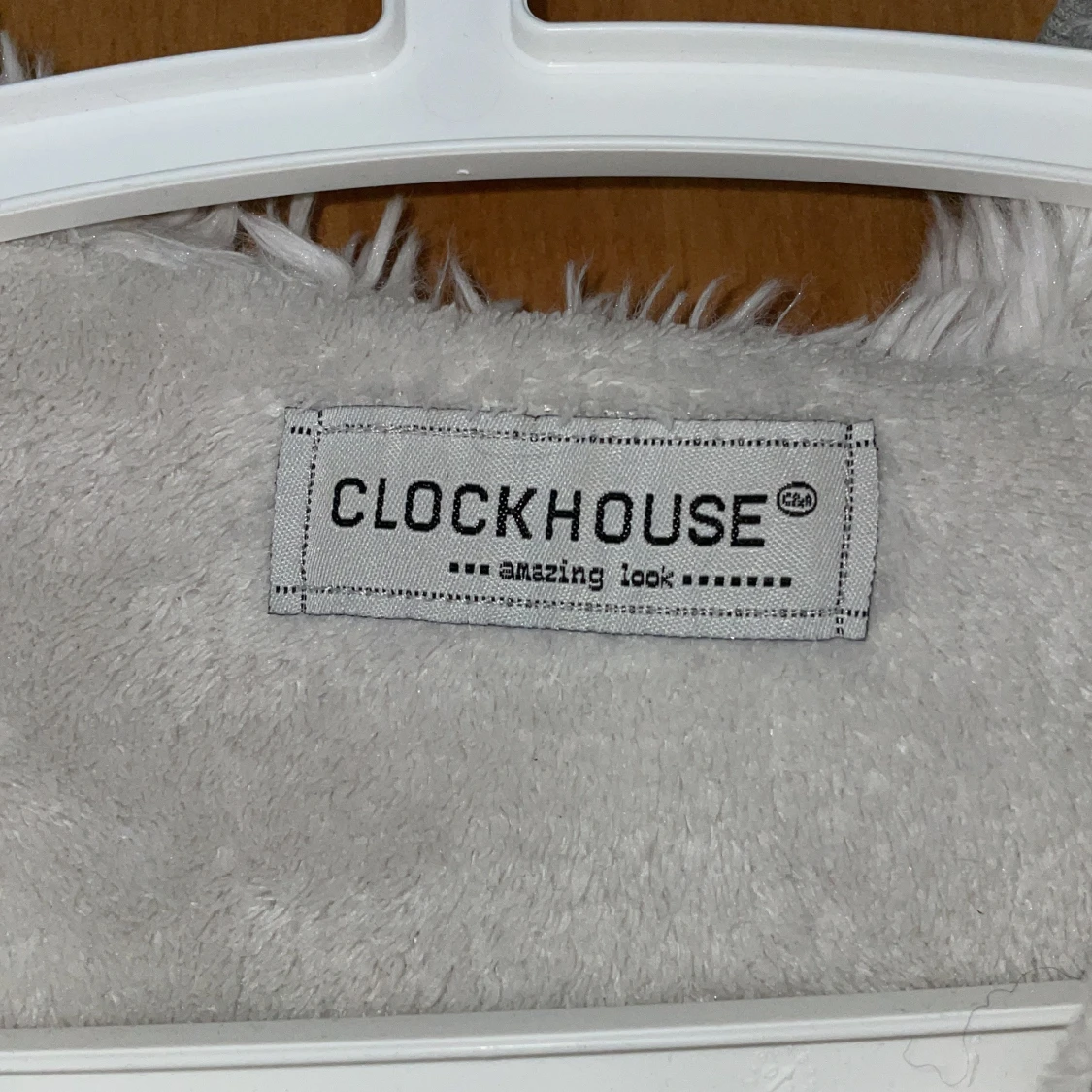 Grå hoodie från Clockhouse - 1