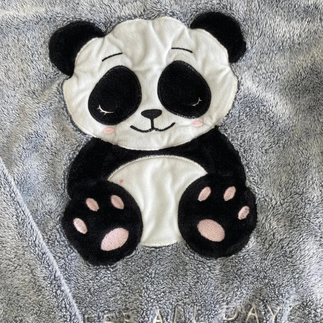 Grå mjukis tröja med panda - 2