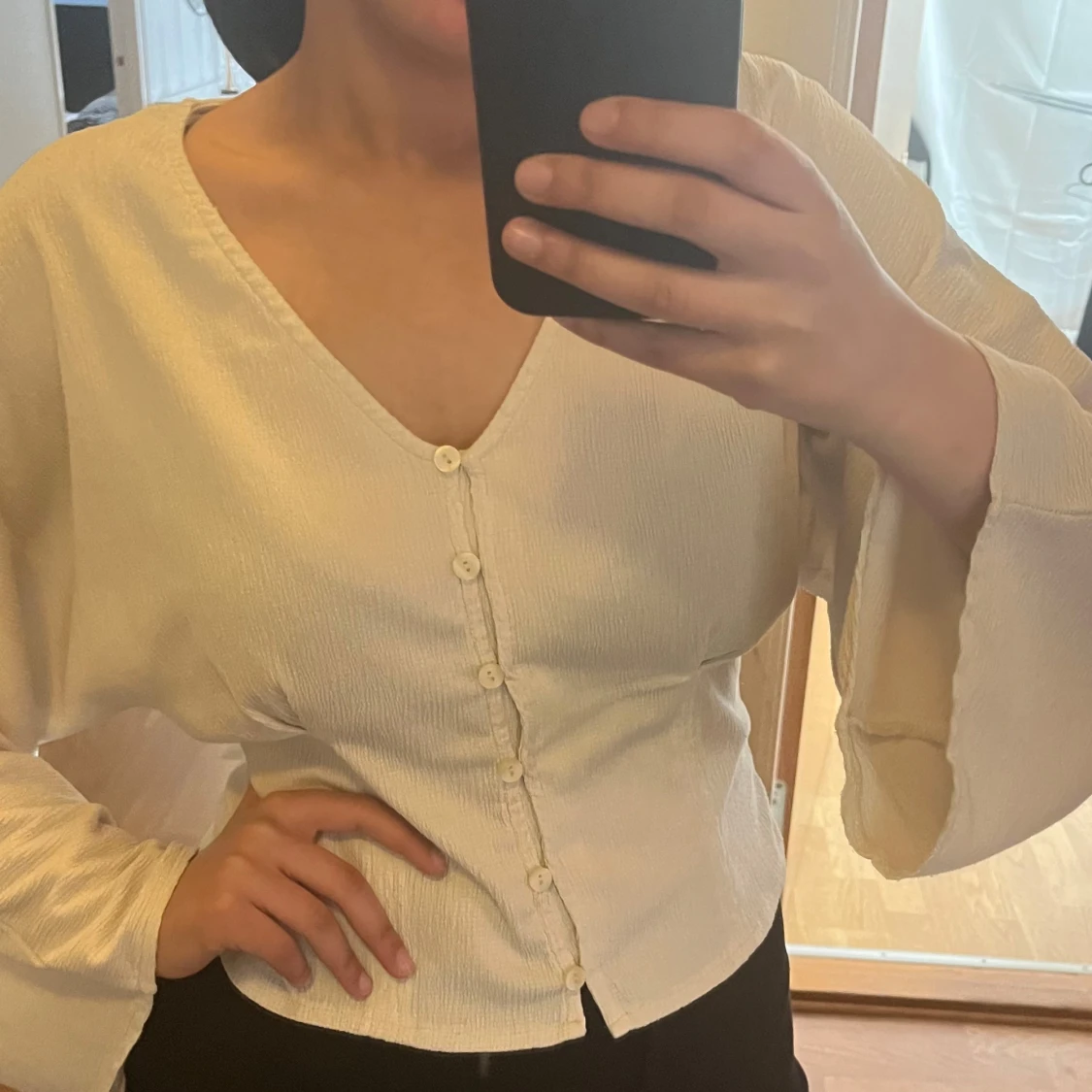 Vit blus med knappar - 1