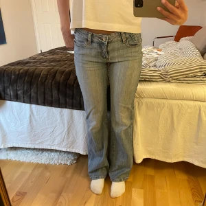 Ljusblå jeans med bootcut - Ljusblå boot cut jeans! Supersnygga