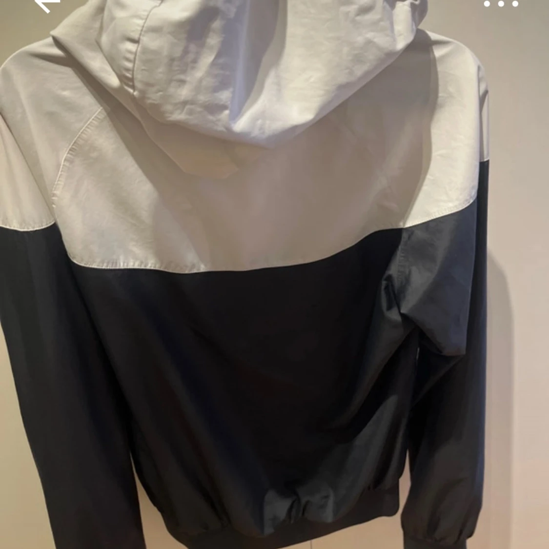Svart och vit vindjacka från Nike - 2