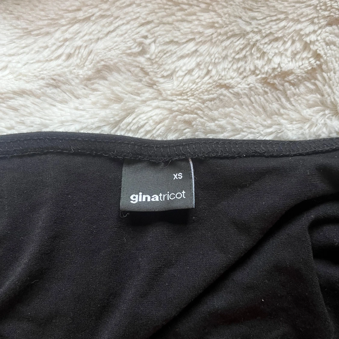 Svart offshoulder topp från Gina Tricot - 2