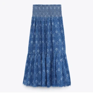 Långkjol  - Jätte fin Långkjol från Zara som inte kommer till använding. I jätte bra skick!! Storlek xs 😇